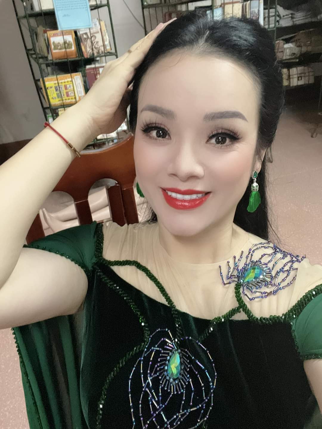 MC chân dài 1,1m khoe đường cong, Jennifer Phạm không lép vế - Hình 8 MC chan dai 1,1m khoe duong cong, Jennifer Pham khong lep ve-Hinh-8