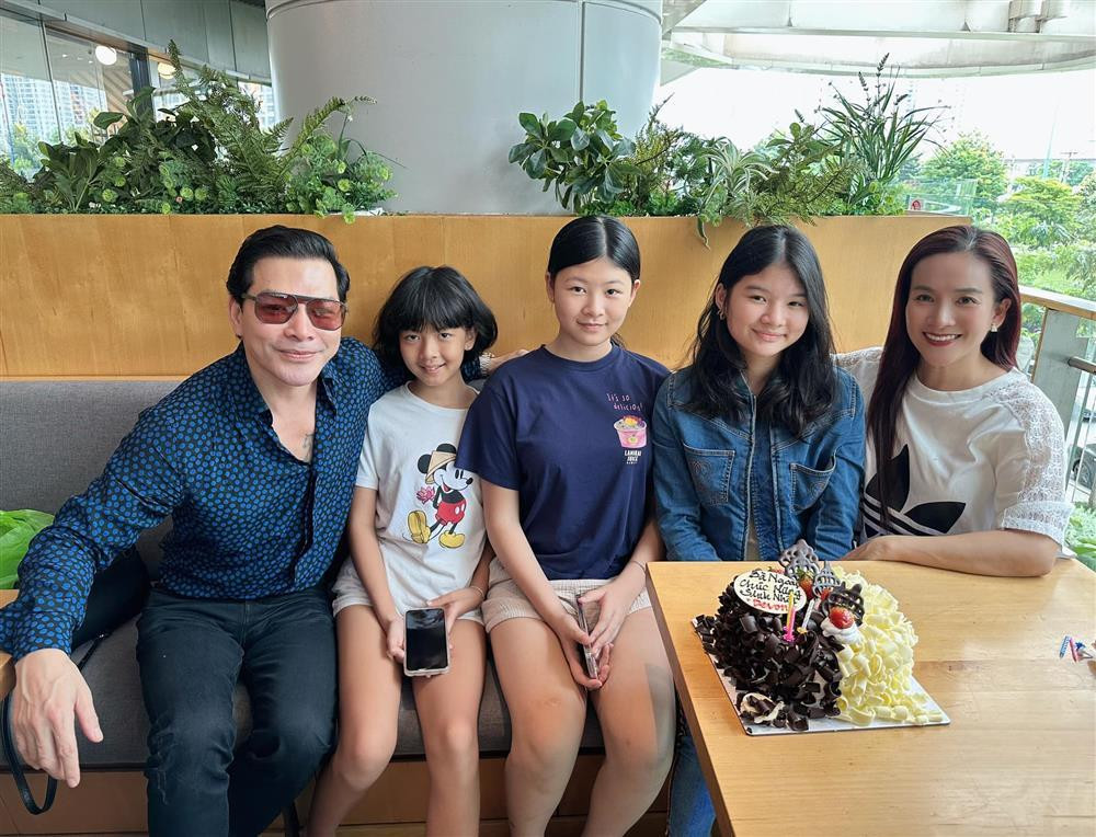 nh Thơ dự định khi Trương Ngọc Ánh trở về sẽ tụ tập một lần nữa mừng sinh nhật Devon.