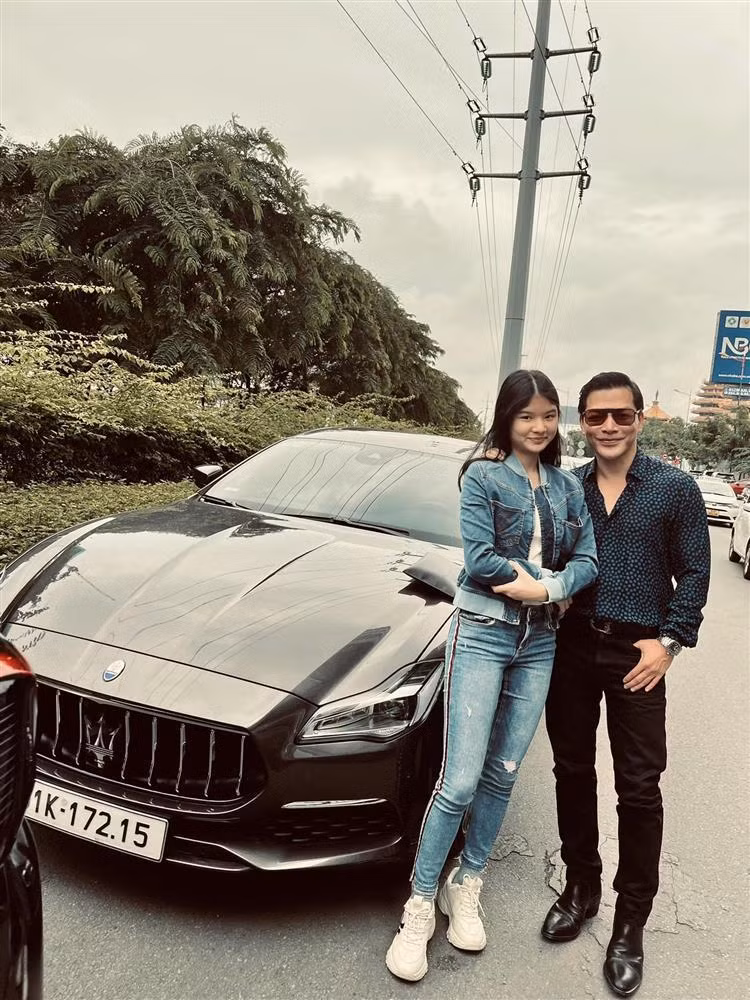 Devon mới 14 tuổi đã cao ngang ngửa bố.