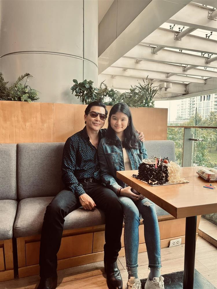 evon (hay còn gọi Bảo Tiên) chào đời năm 2008, là trái ngọt hôn nhân duy nhất của Trương Ngọc Ánh và Trần Bảo Sơn. Sau khi bố mẹ chia tay, cô bé vẫn nhận được sự quan tâm đủ đầy từ cả hai phía.