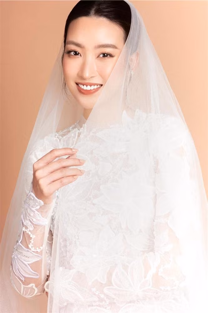 Do My Linh se mac vay sieu ngan trong dam cuoi voi Vinh Quang?