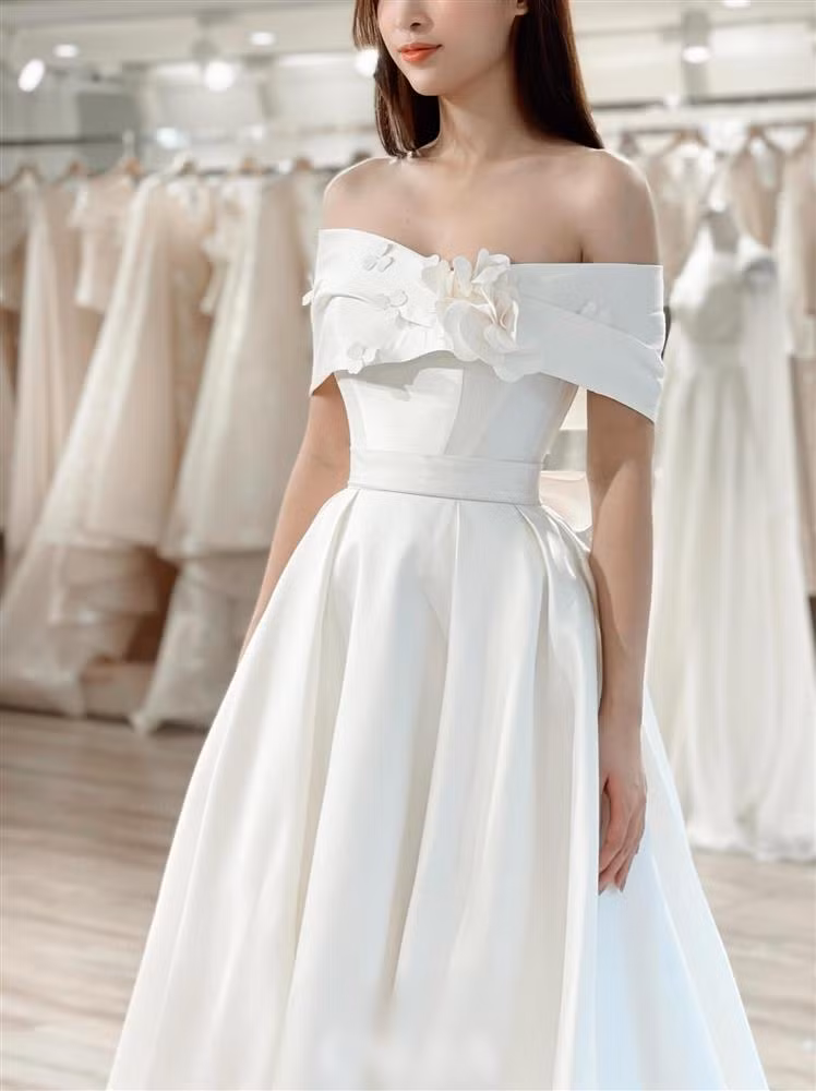 Có thể thấy rõ gu của Đỗ Mỹ Linh trong buổi thử váy để mang sang châu Âu chụp ảnh cưới.