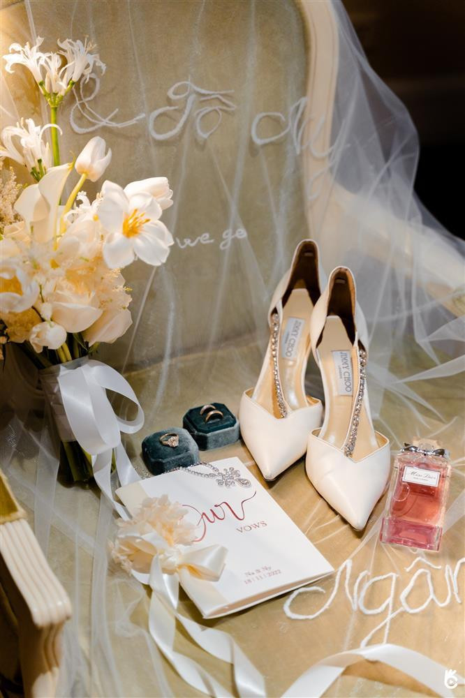 Hình ảnh khác về những món kỷ vật do phía Ngân Anh chia sẻ. 