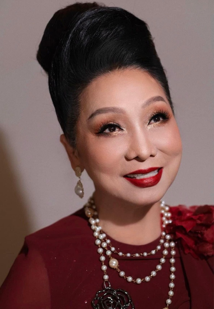 NSND Bạch Tuyết chịu khó đổi mới hình ảnh dù đã ở tuổi U80.