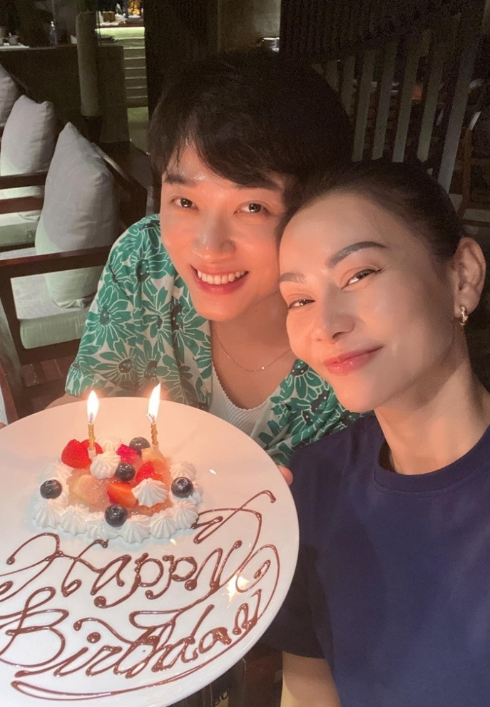 Thu Minh tình cảm mừng sinh nhật cậu học trò Trúc Nhân.