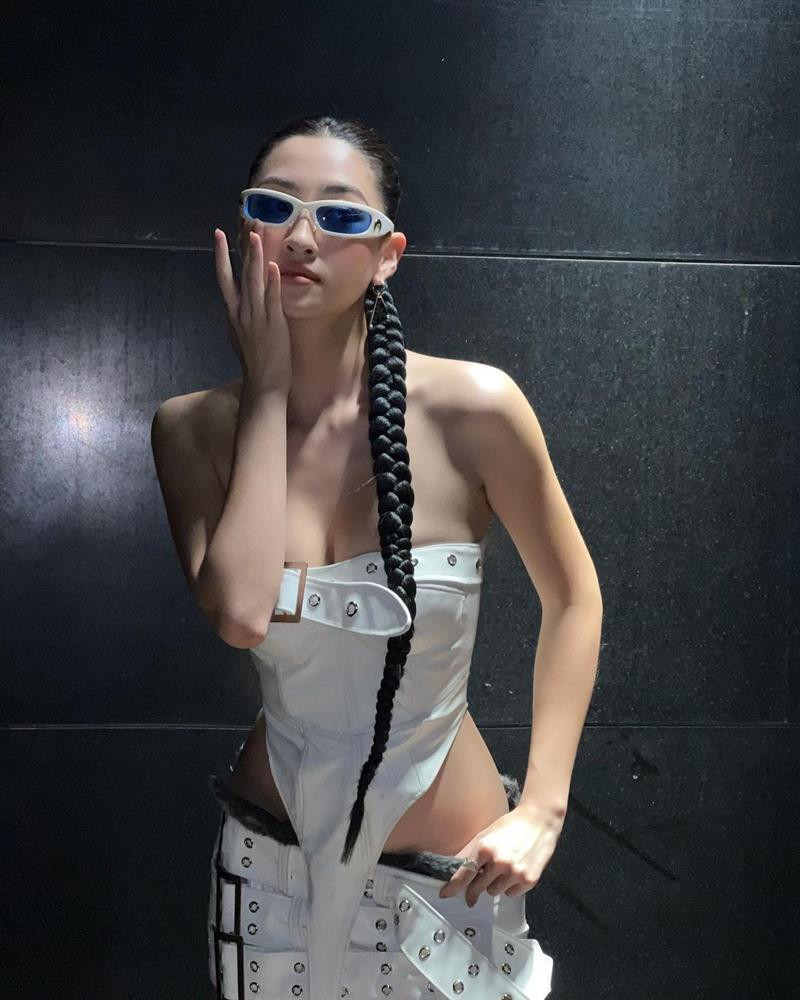 ây là bộ trang phục cực chất đến từ một cựu sinh viên khoa thiết kế thời trang trường đại học Văn Lang.