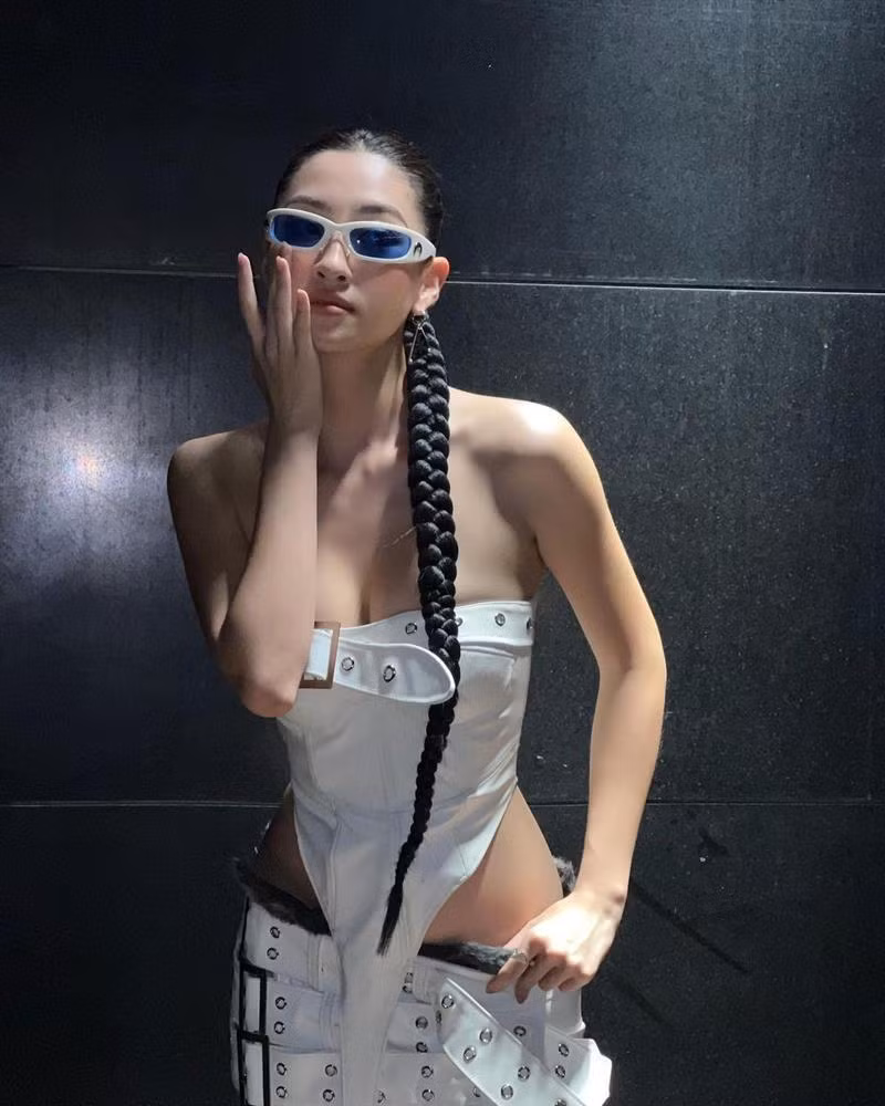 Đây là bộ trang phục cực chất đến từ một cựu sinh viên khoa thiết kế thời trang trường đại học Văn Lang.