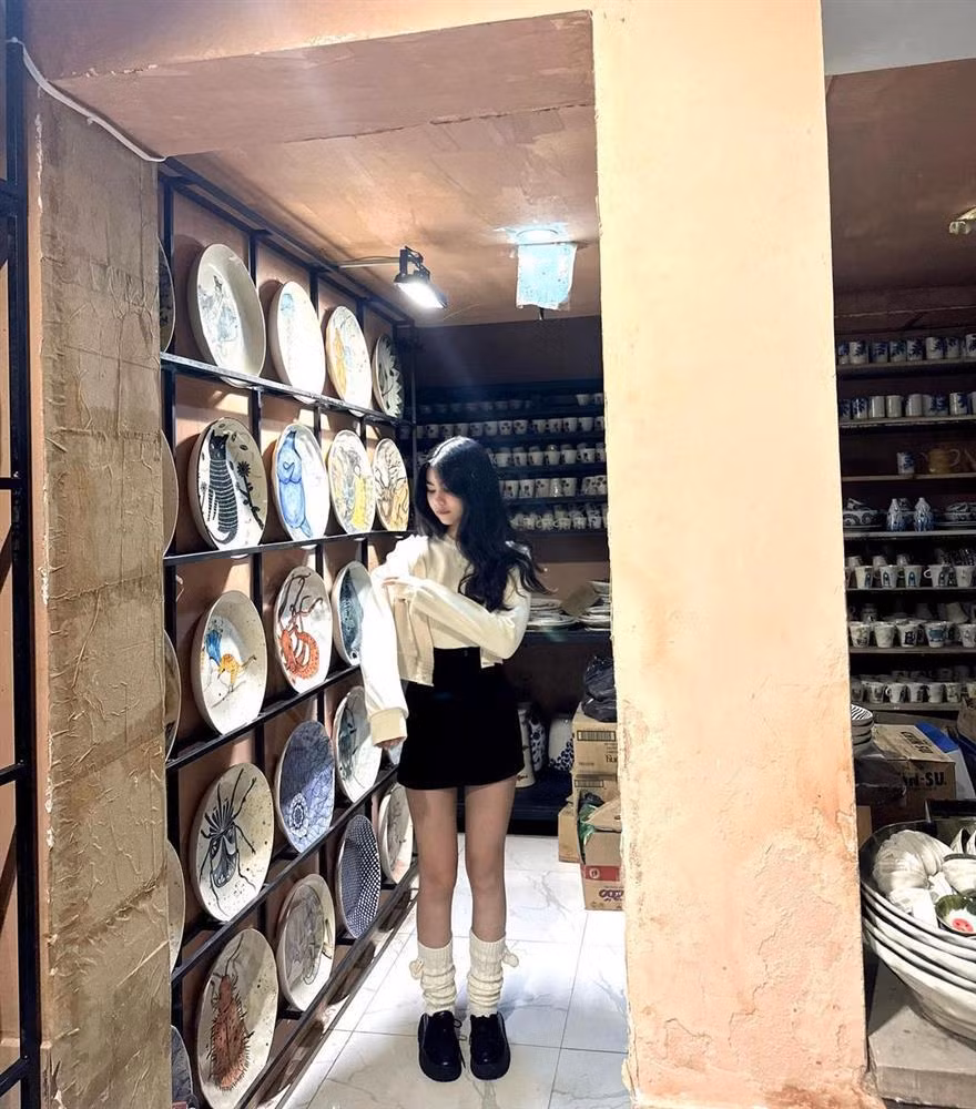 Trong khi Lọ Lem có phần nữ tính, điềm đạm thì Hạt Dẻ có phần lém lỉnh, nghịch ngợm hơn.