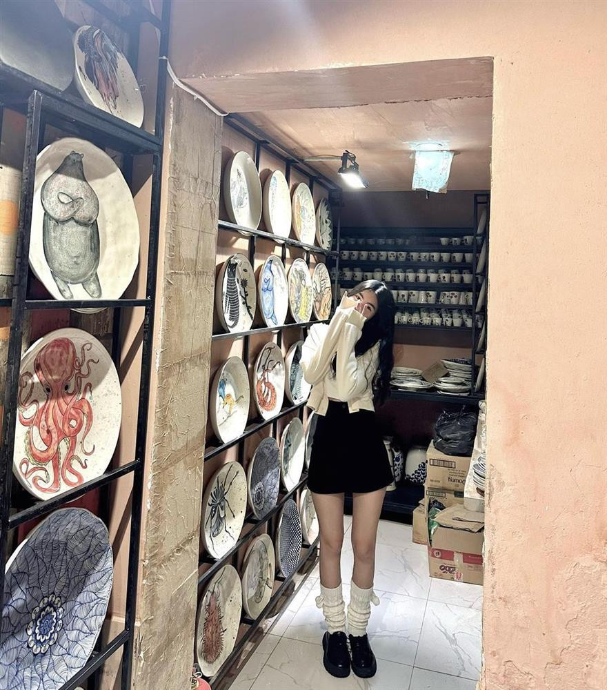 goại trừ khi chụp ảnh cùng gia đình, Hạt Dẻ rất hay bày trò nhí nhố.