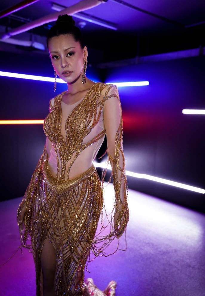 Bùi Lan Hương tất bật chạy show, quay MV những ngày cuối năm.