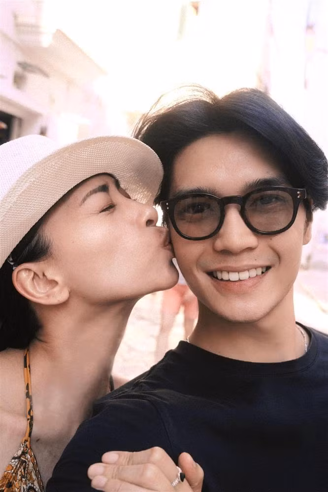 Cặp đôi có 2 năm hẹn hò trước khi tổ chức đám cưới vào tháng 5/2022. Họ đang tận hưởng cuộc sống tân hôn ngọt ngào, lãng mạn.