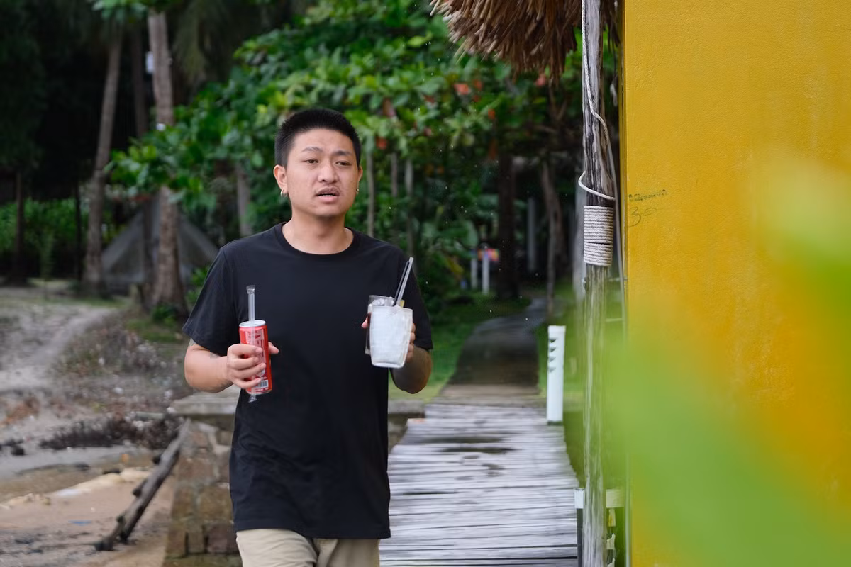 "Chúng tôi vẫn duy trì hoạt động kinh doanh. Sắp tới nếu lực lượng chức năng áp dụng cưỡng chế thì chúng tôi buộc phải tháo dỡ mọi thứ", chủ sở hữu một khu bungalow nói.