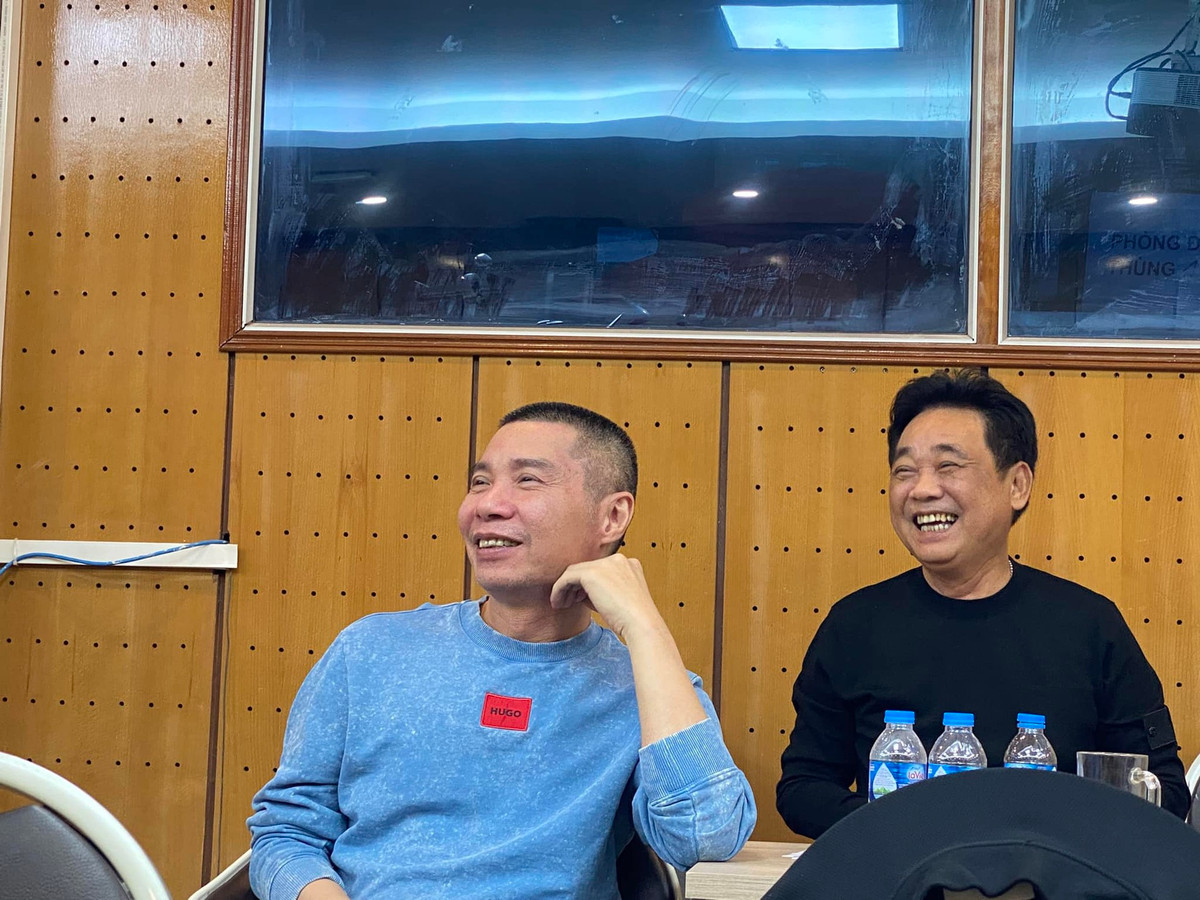 Hiện, thông tin phân vai cho dàn nghệ sĩ Táo quân 2023 vẫn được giữ bí mật. Tuy nhiên, sự trở lại của nghệ sĩ Xuân Bắc, Công Lý khiến một số khán giả háo hức, tò mò. Đặc biệt là màn tái xuất của NSND Công Lý sau 2 năm bạo bệnh.