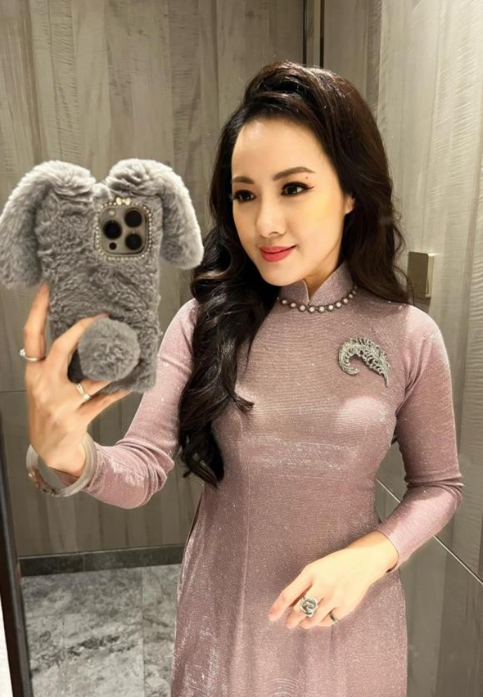 BTV Hoài Anh điệu đà, bà xã Bình Minh trẻ trung tuổi 45 BTV Hoai Anh dieu da, ba xa Binh Minh tre trung tuoi 45