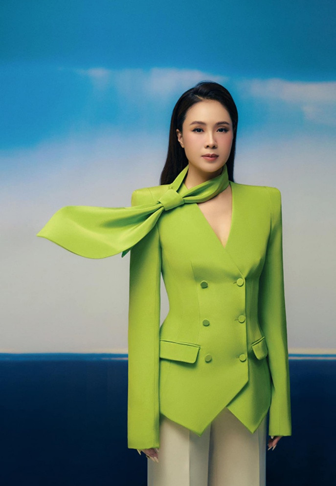 BTV Hoài Anh điệu đà, bà xã Bình Minh trẻ trung tuổi 45 - Hình 11 BTV Hoai Anh dieu da, ba xa Binh Minh tre trung tuoi 45-Hinh-11