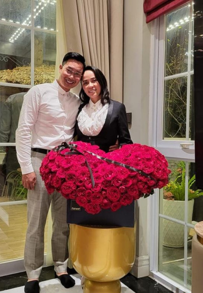 BTV Hoài Anh điệu đà, bà xã Bình Minh trẻ trung tuổi 45 - Hình 12 BTV Hoai Anh dieu da, ba xa Binh Minh tre trung tuoi 45-Hinh-12