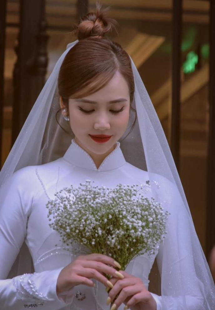 BTV Hoài Anh điệu đà, bà xã Bình Minh trẻ trung tuổi 45 - Hình 13 BTV Hoai Anh dieu da, ba xa Binh Minh tre trung tuoi 45-Hinh-13