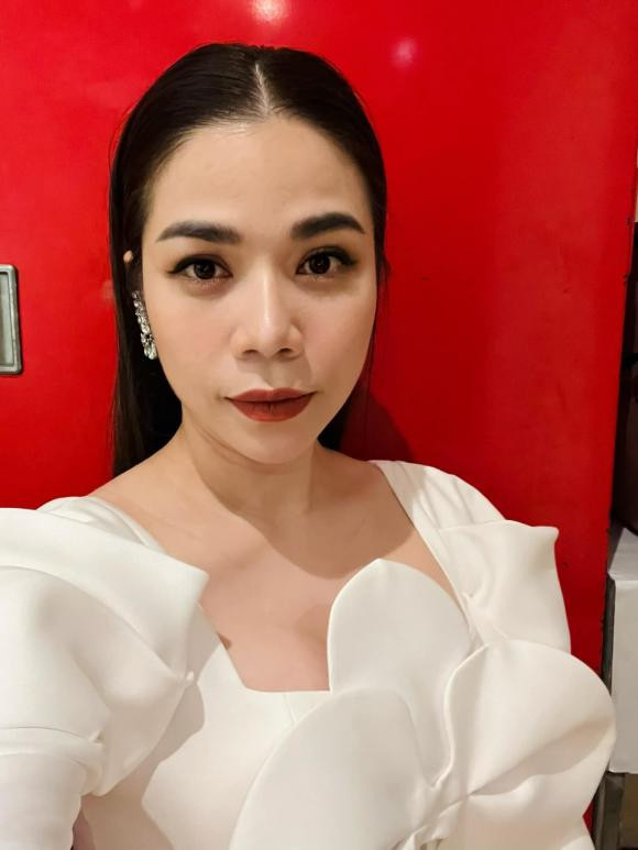 Ca sĩ Mỹ Dung chia sẻ: "Cứ được xinh đẹp để lên sân khấu hát hết mình với khán giả yêu thương thì bất chấp 85 hay 86 tuổi luôn, kiểu gì lúc đó Tin cũng cố nhịn ăn để mặc đầm bó mí lị kim sa đồ nọ kia nhờ".