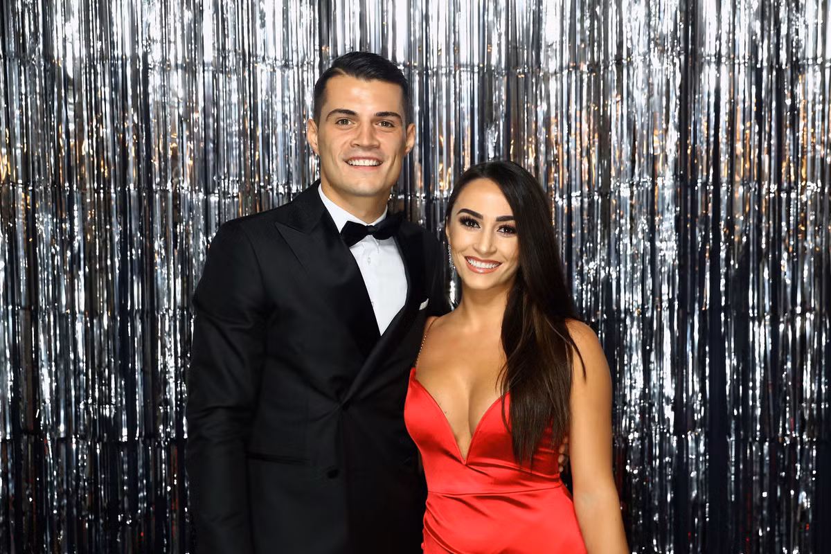 Leonita Lekaj gặp gỡ Granit Xhaka từ năm 2015 và nhanh chóng thành đôi. Sau hai năm hẹn hò, cặp đôi tiến tới hôn nhân và chào đón hai tiểu công chúa đến với gia đình. Bóng hồng sinh năm 1992 hiện là người mẫu chuyên nghiệp có tiếng.