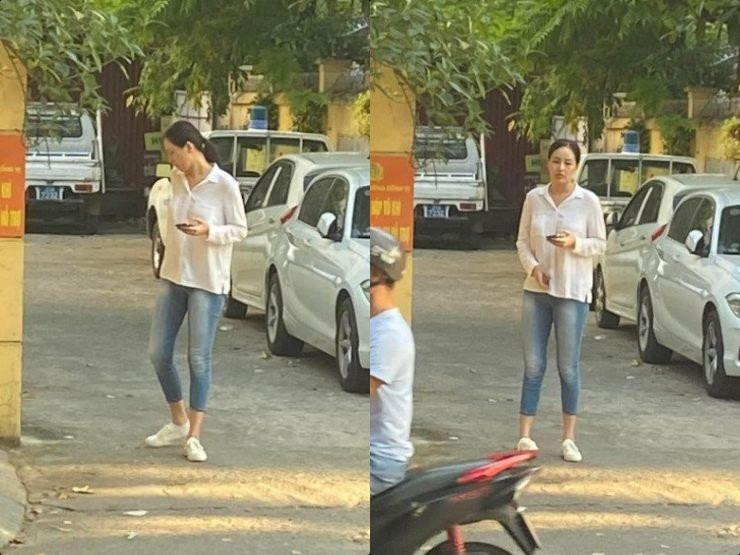ai Phương Thúy qua góc chụp lén của "team qua đường". Cô ăn mặc giản dị với áo sơ mi, quần jeans lửng, thậm chí còn để mặt mộc, tóc cột gọn gàng.