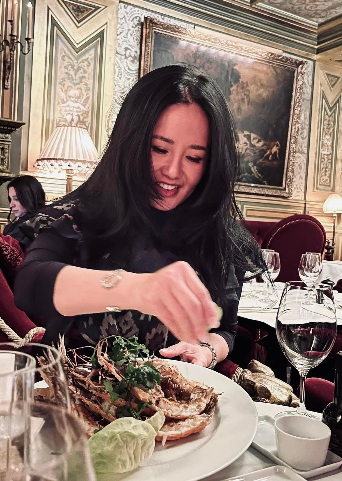 Le Quyen tinh cam ben ban trai, BTV Hoai Anh xinh dep-Hinh-9