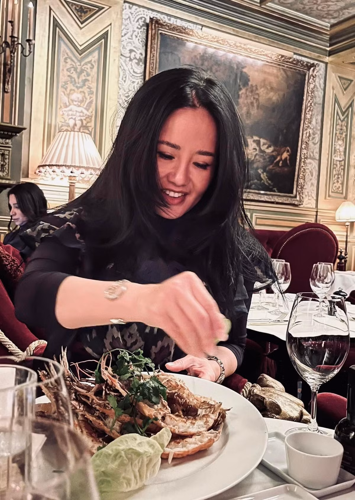 Le Quyen tinh cam ben ban trai, BTV Hoai Anh xinh dep-Hinh-9