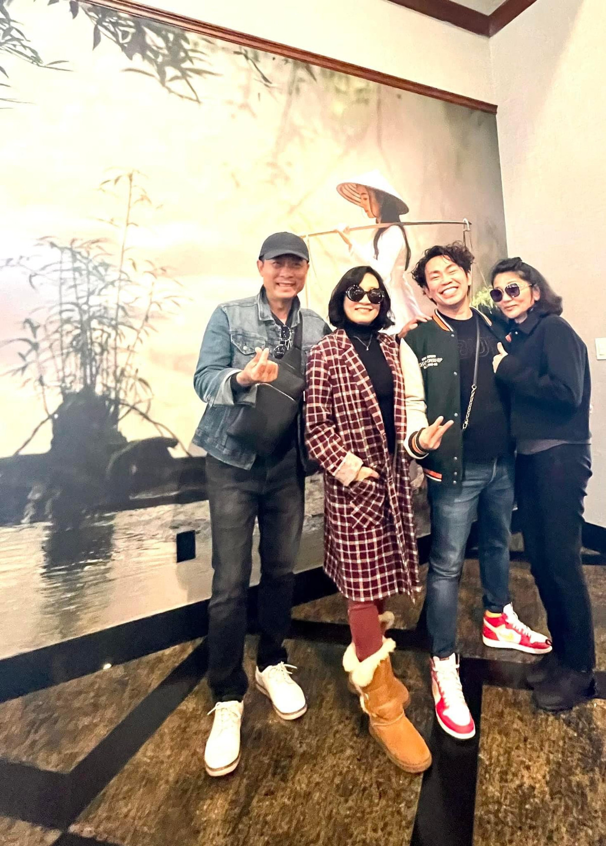 Le Quyen tinh cam ben ban trai, BTV Hoai Anh xinh dep-Hinh-12