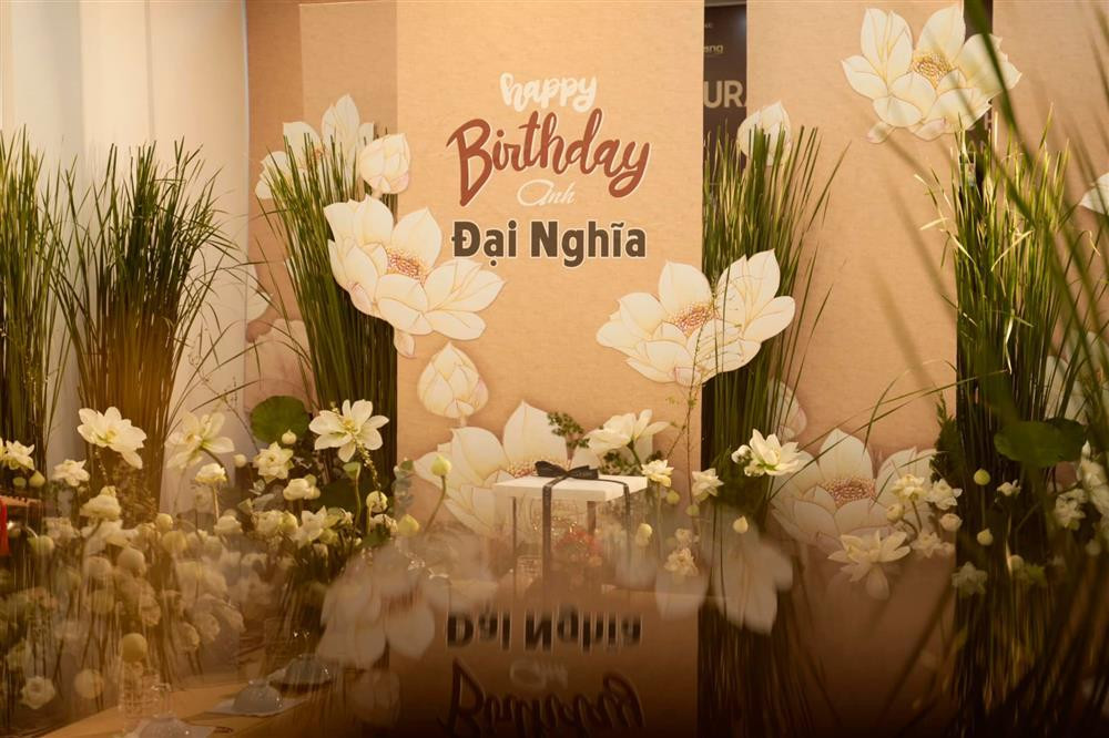 Buổi tiệc sen trắng" được mọi người chuẩn bị cho Đại Nghĩa.