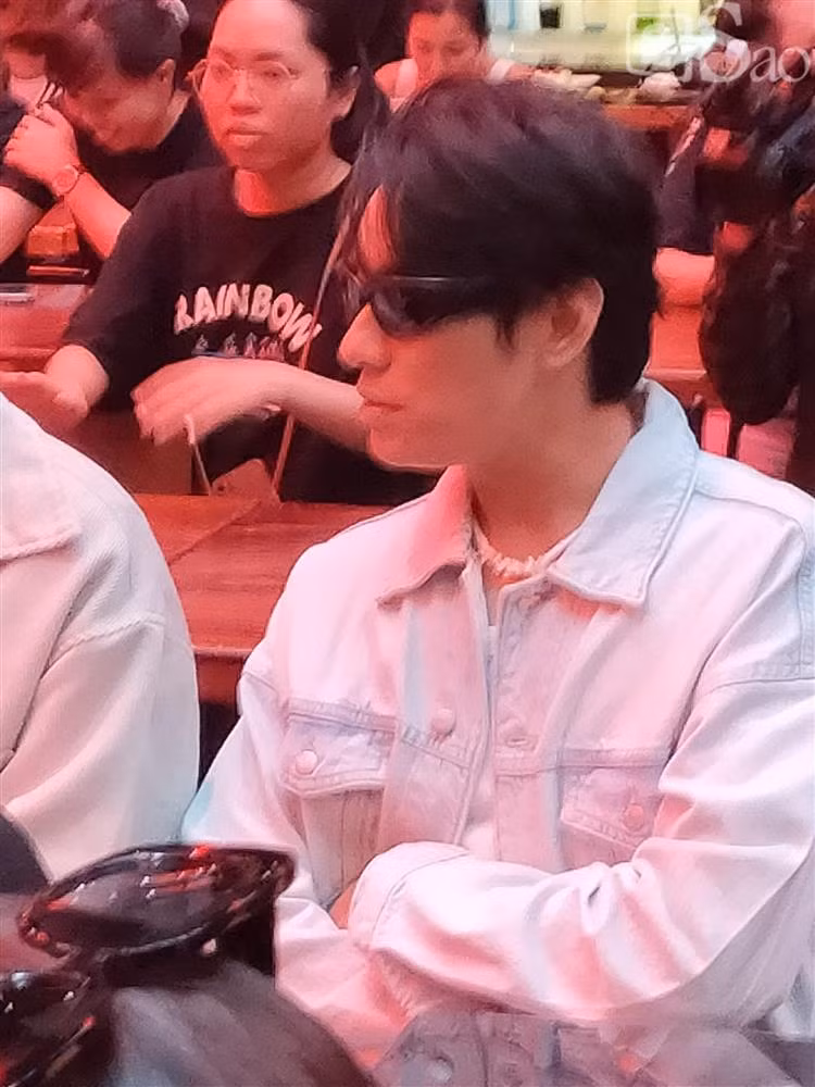 Góc nghiêng của ngôi sao 8X.