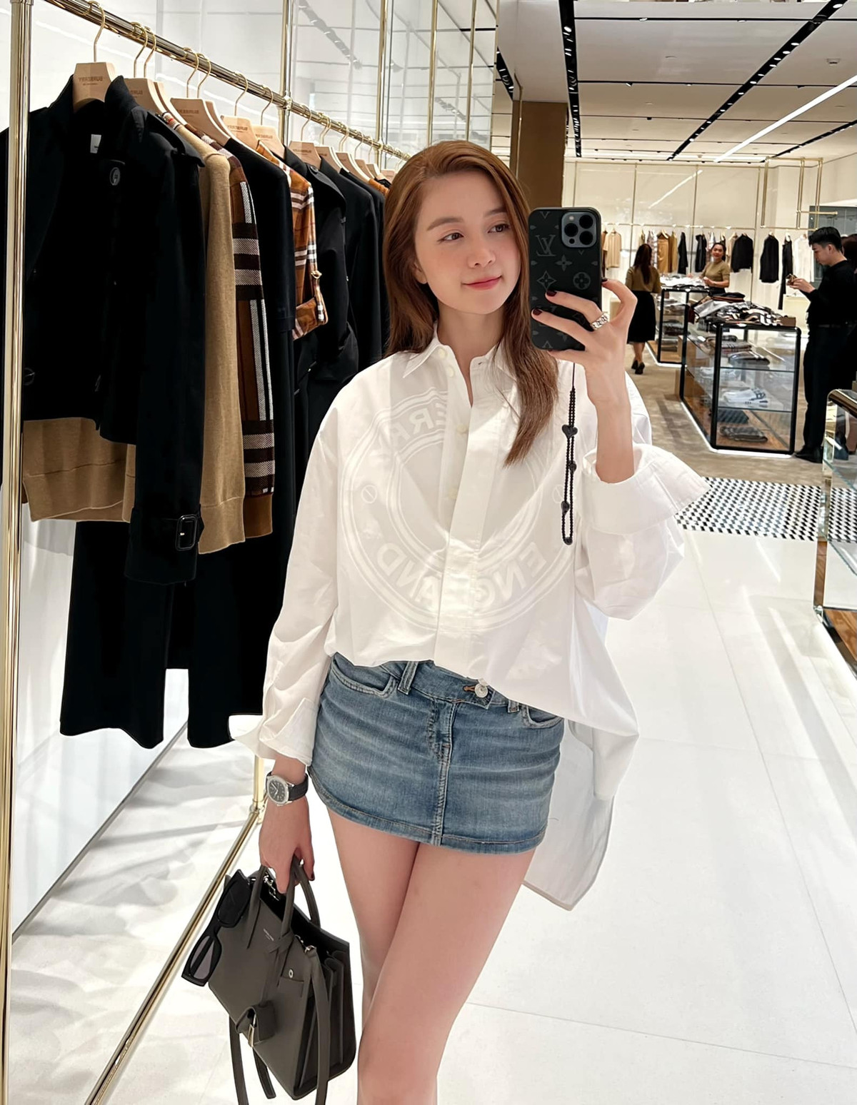 Dien vien Quynh Nga, MC Hoang Linh VTV khoe eo thon-Hinh-10