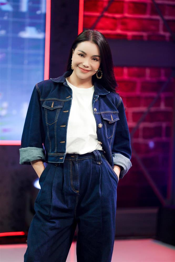 Tra Ngoc Hang bi gan thiet bi theo doi tren xe-Hinh-4