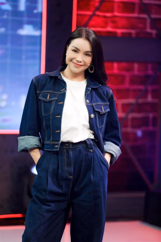 Tra Ngoc Hang bi gan thiet bi theo doi tren xe-Hinh-4