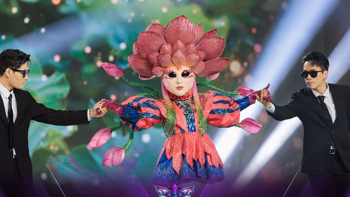 Trải qua từng tập của chương trình, O Sen Ngọc Mai thể hiện sự biến hóa khôn lường, gây khó cho dàn cố vấn lẫn khán giả. Nếu ở vòng một, cô hát Hồn hoang đầy ma mị và nói giọng miền Bắc khi giao lưu với cố vấn, qua vòng 3, Ngọc Mai thể hiện ca khúc đậm chất miền Tây - Phải lòng con gái Bến Tre. Không dừng lại ở đó, nữ ca sĩ tiếp tục thể hiện giọng opera ấn tượng với Carmen - Habanera.