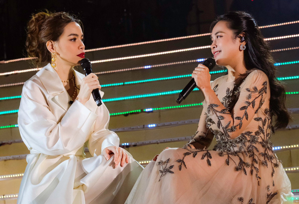 Sân khấu gần nhất mà Ngọc Mai tham gia là live show Love Songs của Hồ Ngọc Hà tại Đà Lạt. Cả hai thể hiện liên khúc Càng trưởng thành càng cô đơn - Gửi người yêu cũ. Tuy nhiên, màn song ca cũng bị đánh giá chưa thực sự ăn ý do bài hát không phù hợp với giọng của O Sen.