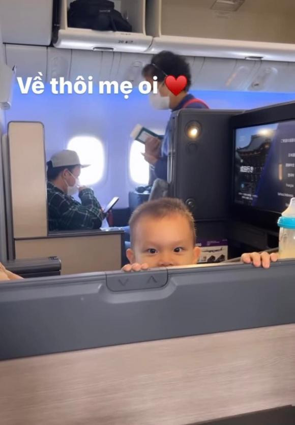 Trên Instagram cá nhân của 2 con, Hà Hồ cũng đã đăng những story về gia đình mình.