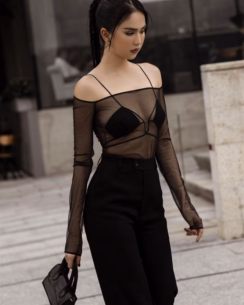 Dù ê-kíp của Ngọc Trinh cố gắng bắt kịp những xu hướng thời trang đang hot trên thế giới...