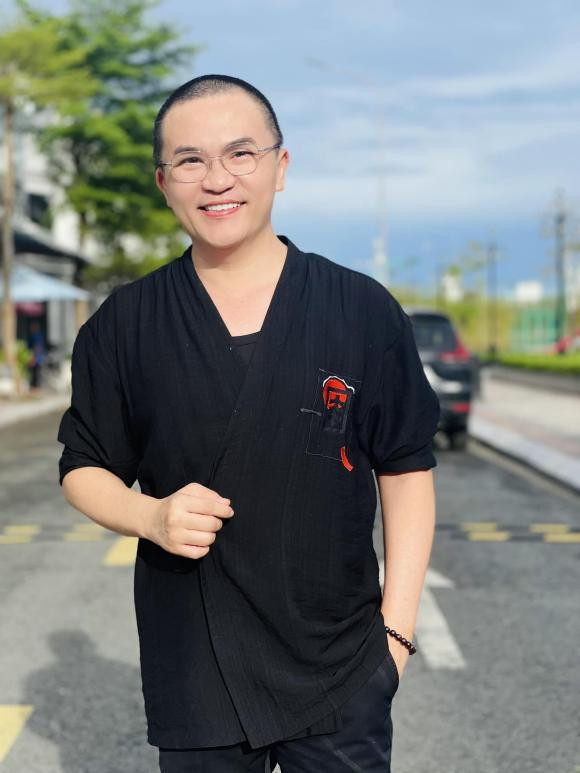 MC Đại Nghĩa tươi rói "Chào Cà Mau!" sau khóa tu tại chùa, anh trở lại với cuộc sống đời thường.