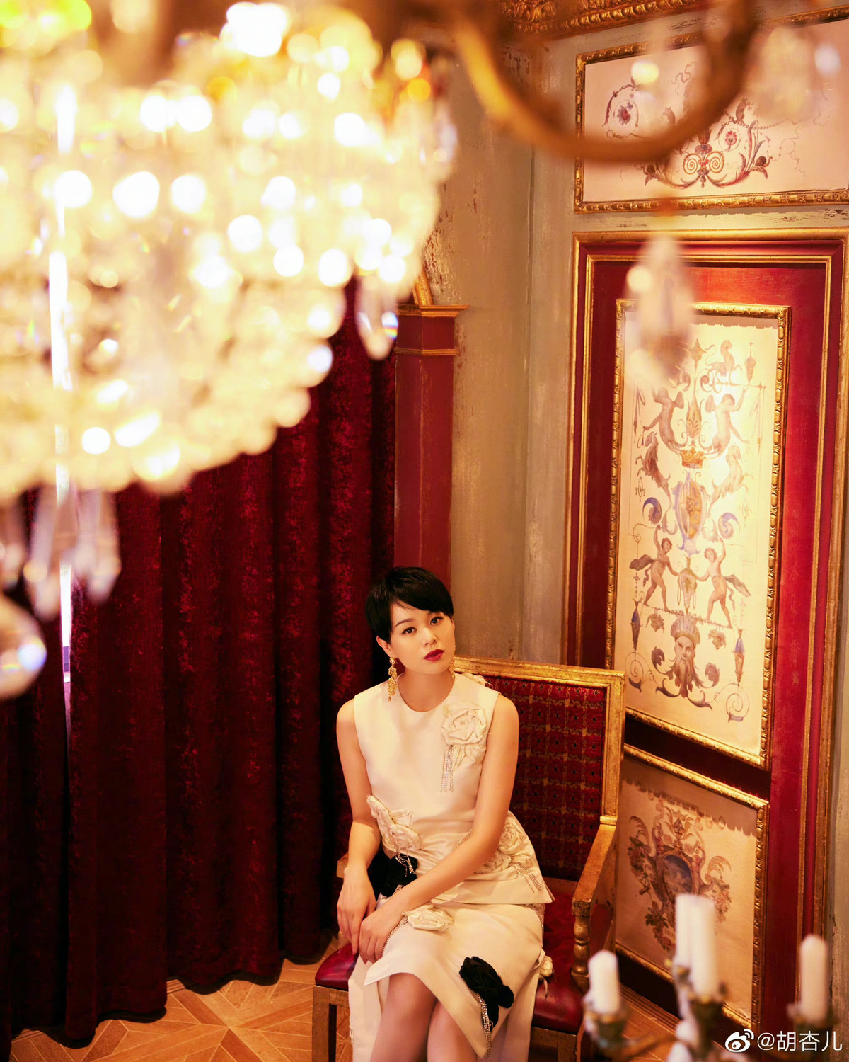 Minh tinh TVB là gương mặt quen thuộc trên sóng truyền hình với các bộ phim nổi tiếng như: Hương sắc cuộc đời, Thực thi pháp luật, Mạnh Lệ Quân, Bước ngoặc cuộc đời, Bao la vùng trời, Loạn thế gian nhân, Mỹ nhân tâm kế, Toàn án lương tâm.