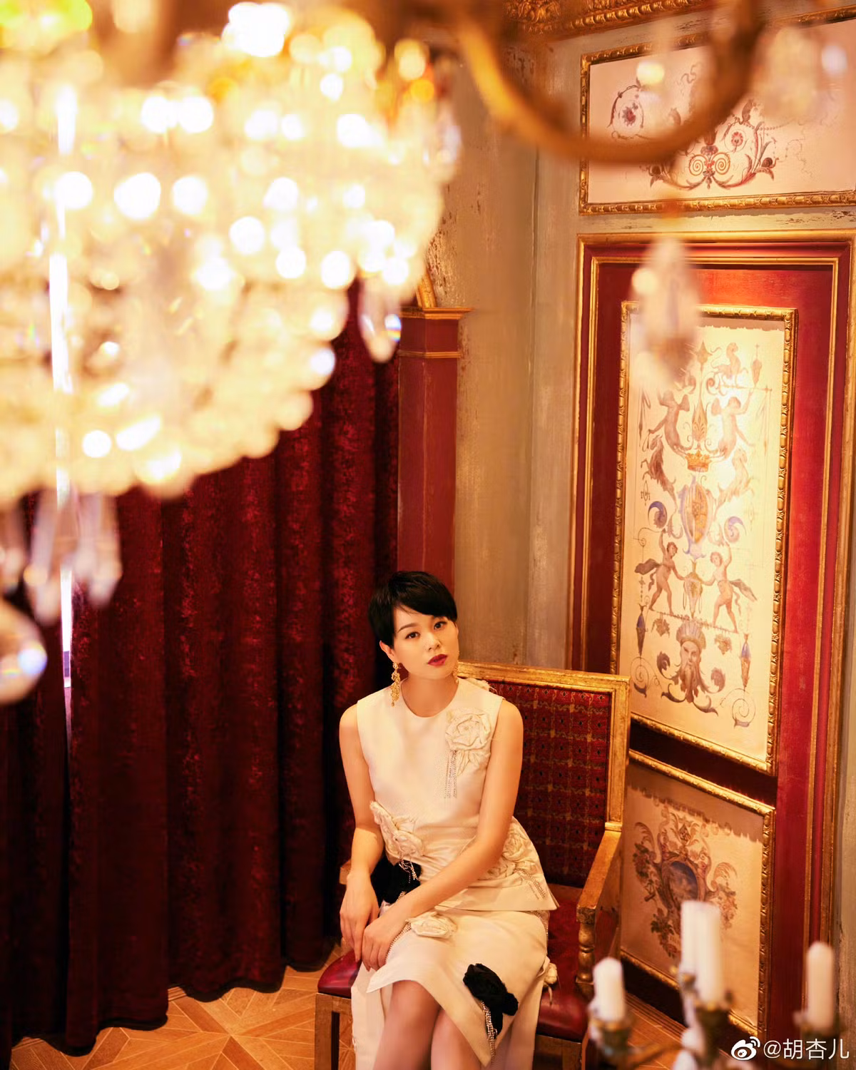 Minh tinh TVB là gương mặt quen thuộc trên sóng truyền hình với các bộ phim nổi tiếng như: Hương sắc cuộc đời, Thực thi pháp luật, Mạnh Lệ Quân, Bước ngoặc cuộc đời, Bao la vùng trời, Loạn thế gian nhân, Mỹ nhân tâm kế, Toàn án lương tâm.