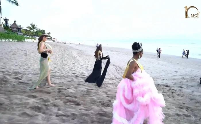 Thiên Ân nhẹ tênh với set đồ đơn giản.