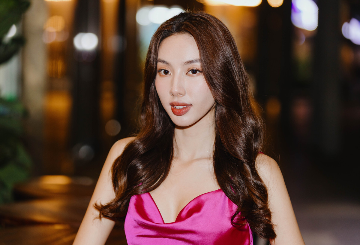 "Về con số thu nhập 70 tỷ đồng mà ông Nawat từng chia sẻ, tôi xin khẳng định là không có. Bản thân tôi cũng không muốn nhắc nhiều đến tiền bạc. Điều tôi vui nhất là đã xây nhà được cho mẹ. Bây giờ, tôi chỉ còn một nguyện vọng là xây nhà cho bà. Sau đó, tôi sẽ sống cho bản thân nhiều hơn, mua những gì mình thích mà không phải tính toán quá nhiều", cô bày tỏ.