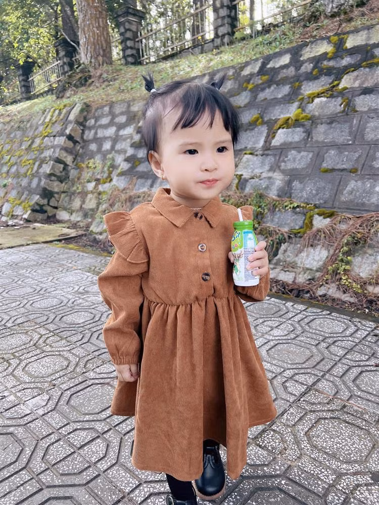 Cô bé sở hữu ngoại hình như "bản sao" của ông bố nổi tiếng.