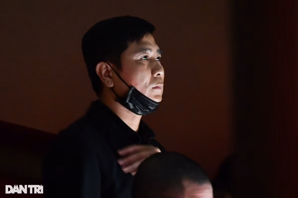 Hong Dang, Ho Hoai Anh cung xuat hien sau on ao doi tu