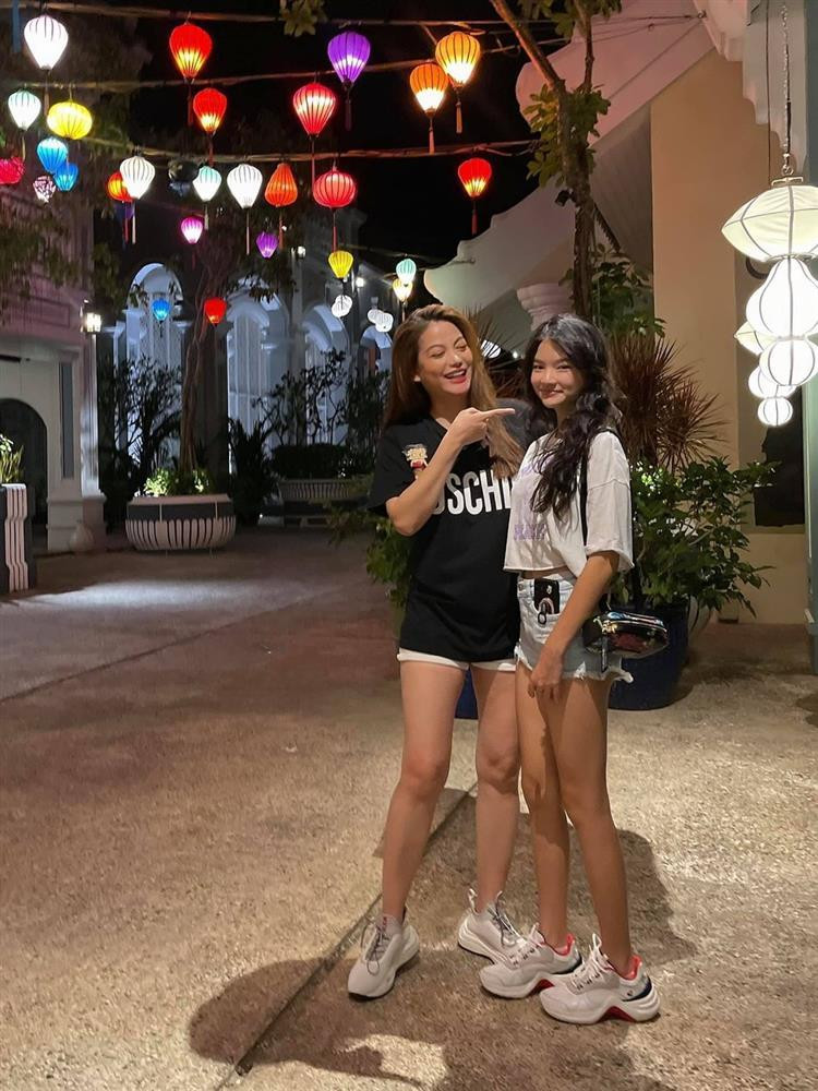 hững hình ảnh Devon bên bố mẹ.