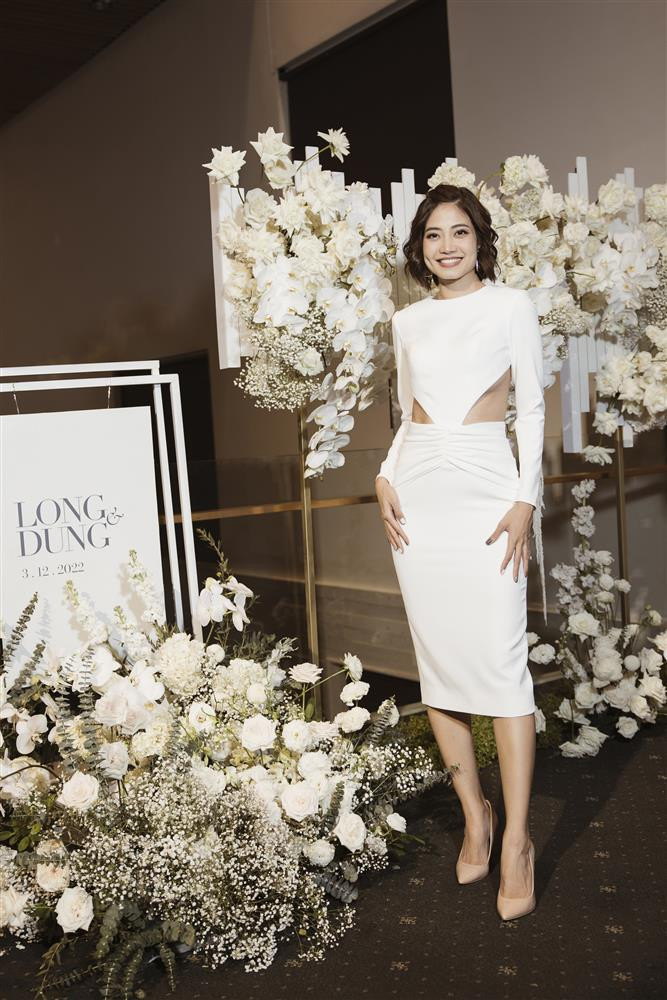 gười đẹp biển Ninh Hoàng Ngân.