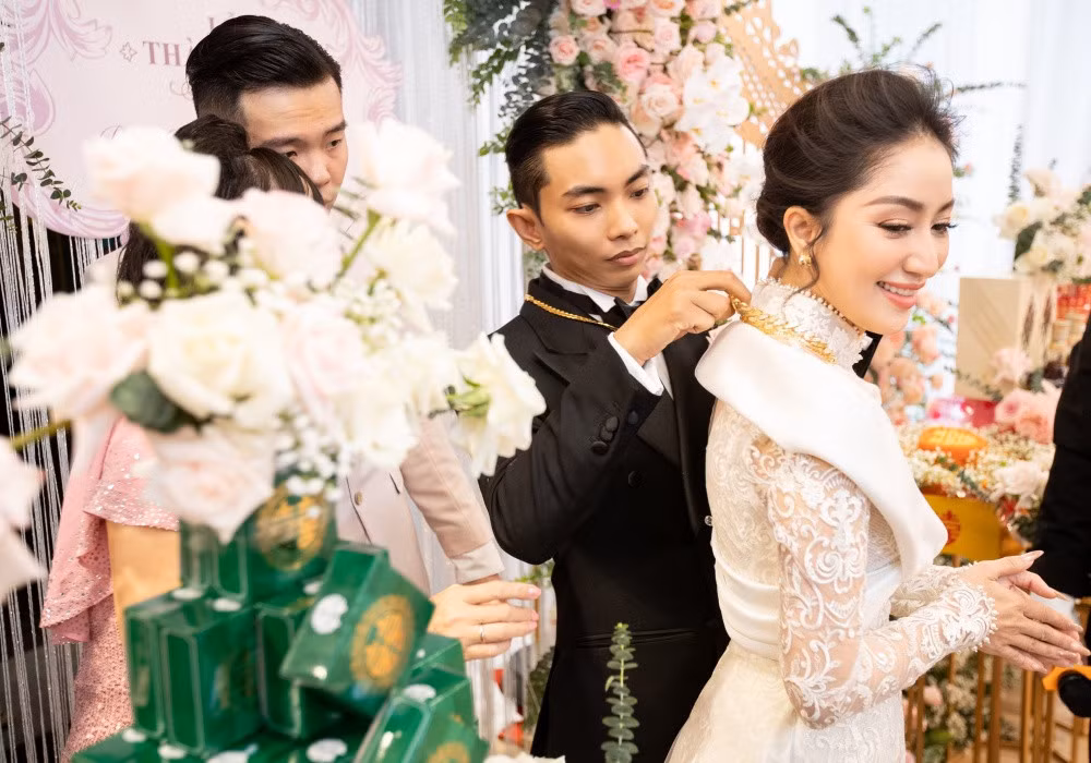 Theo Phan Hiển điều khiến anh hạnh phúc là trong ngày trọng đại của 2 vợ chồng mình có sự góp mặt đông đủ của các thành viên trong gia đình.