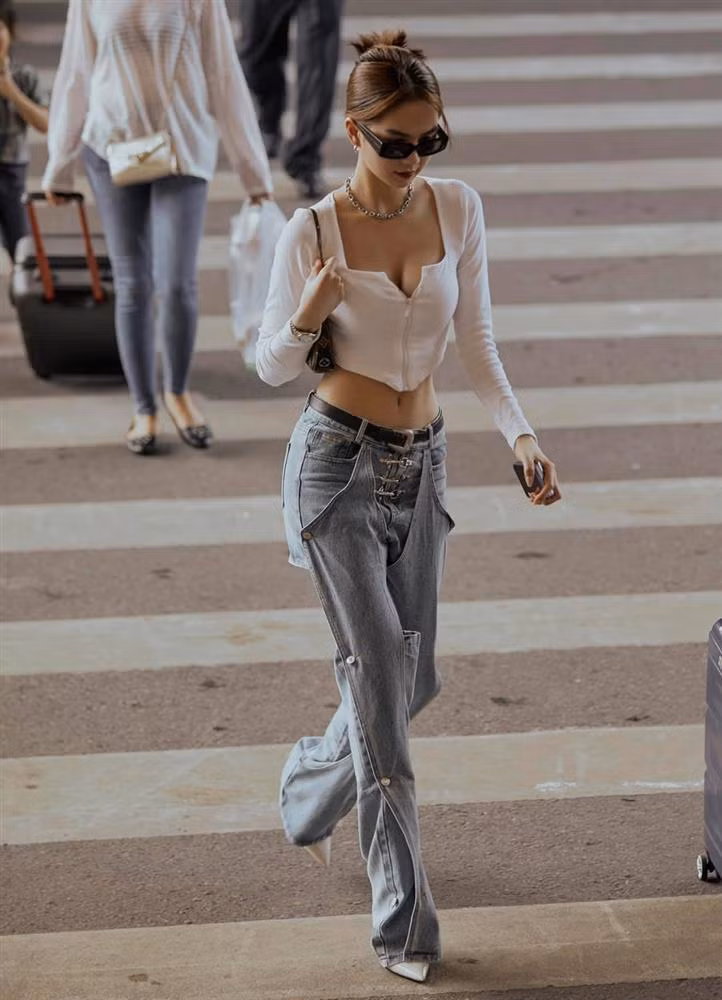 Ngọc Trinh có đội ngũ stylist liên tục cập nhật các xu hướng trên thế giới nên cô thường không đóng khung hay gò bó trong một phong cách cụ thể.