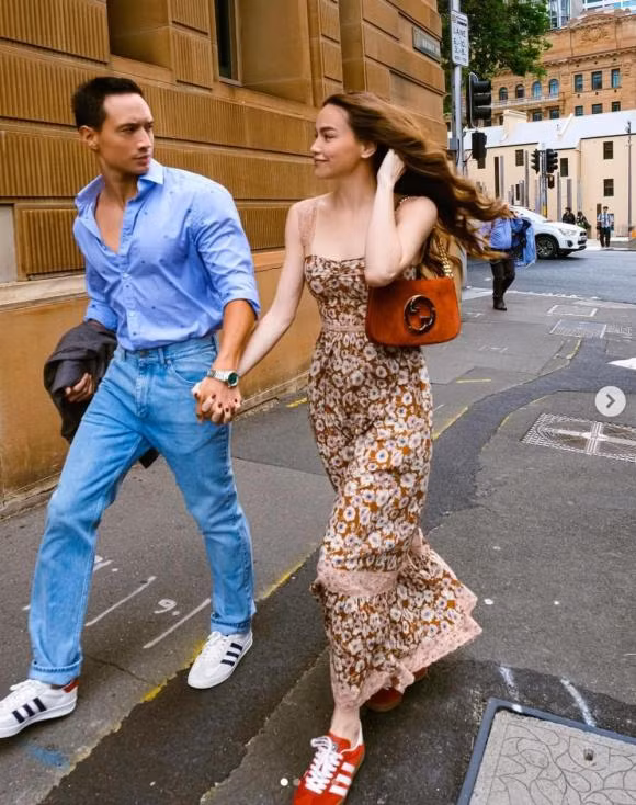 Ho Ngoc Ha nam tay Kim Ly tha dang sanh dieu o New York