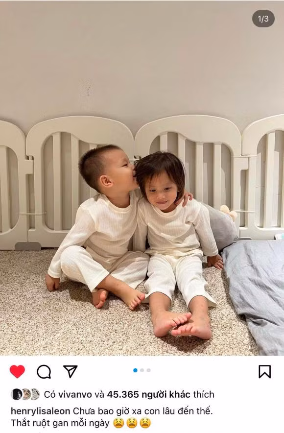 Thế nhưng, đằng sau những bức ảnh xinh đẹp này, Hà Hồ lại tiết lộ nỗi lòng của một người mẹ: "Cười vậy thôi chứ tối về khóc vì nhớ con". Cô cũng cho biết: "Chưa bao giờ xa các con lâu đến thế. Thắt ruột gan mỗi ngày". Dù cặp song sinh ở nhà có bảo mẫu và bà ngoại chăm sóc nhưng Hà Hồ vẫn không thể an tâm. Cô gọi facetime về nhà mỗi ngày để trò chuyện với hai con và đếm từng ngày để được về bên các thiên thần nhỏ.