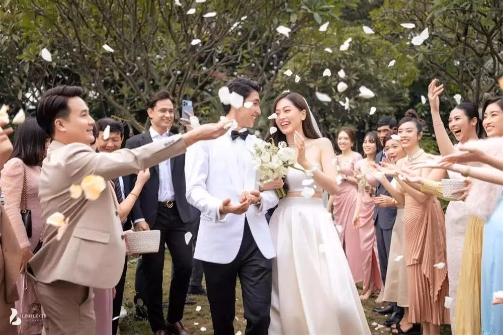 Phương Nga - Bình An trong đám cưới ở Hà Nội.